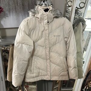 Columbia Women's Cream Puffer Jacket